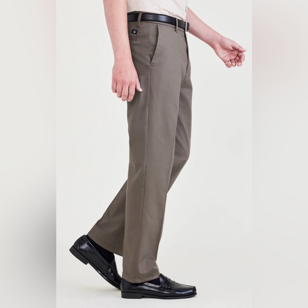 Men's Dockers Flat Front Brown Dress Slacks Size 33x32 #1315